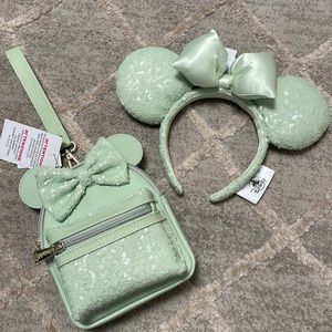 Disney Minnie Ears and Wristlet Set